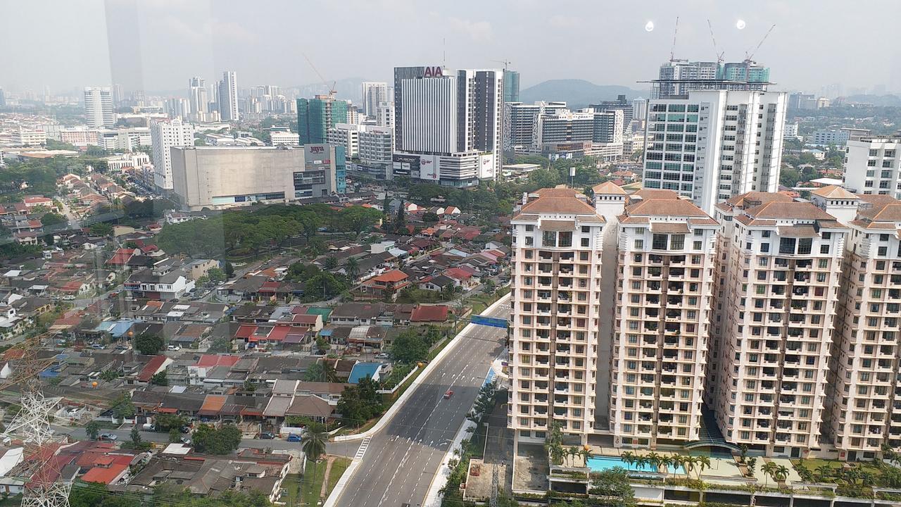 The Garden Apartment At Kuala Lumpur Петалинг-Джая Экстерьер фото